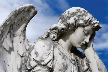 Funeraria Tanatorio Vinué escultura de ángel